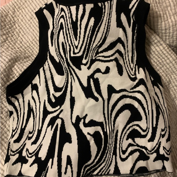 garage black and white halter cropped tank - Picture 2 of 3